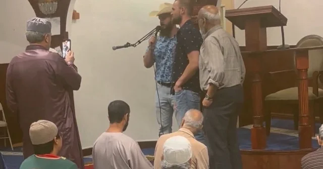ABD’li kovboylar Kelime i Şehadet getirerek İslam’ı seçti VİDEO İZLE