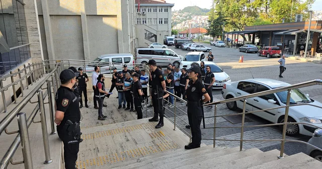 Belediye çalışanlarına faizle para veren baba ve 3 oğluna tefecilikten gözaltı Zonguldak Haberleri