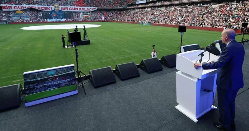 TÜGVA etkinliğinde sahnede çocuklara tekbir getirtildi