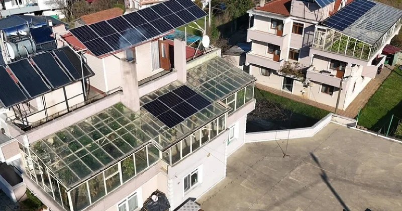 Evinin terasına naylonla sardı yılın 12 ayı hasat yapıyor: Kazancı 2 haneye birden yetiyor Sözcü Gazetesi