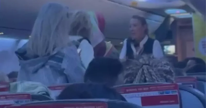 Uçağın tekeri piste değdiği gibi ayağa kalktılar, kabin memurları polis çağırdı