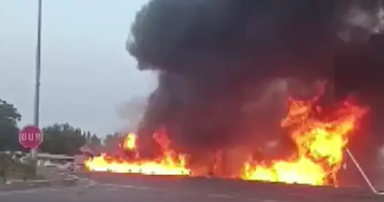 Yanıcı madde yüklü TIR alev aldı!