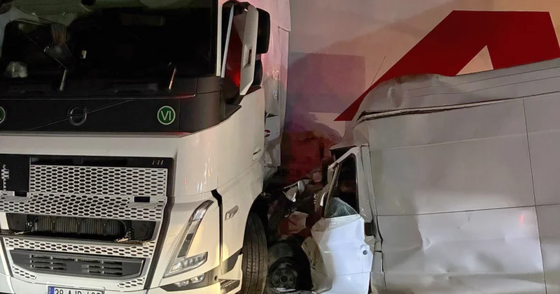 Gaziantep’te TIR ile minibüs çarpıştı: 1 ölü, 1 yaralı