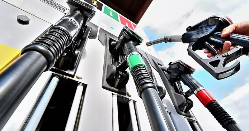 Akaryakıta zam geliyor! Motorin 57 TL yi aşıyor, benzin 55 TL ye dayandı