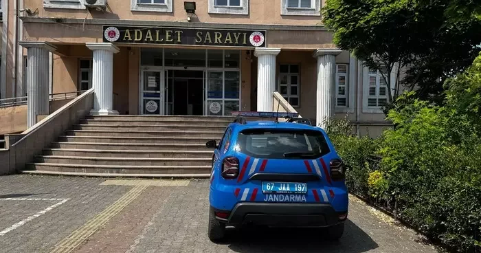 Alaplı’da fındık bahçesinde 16 kök hint keneviri ele geçirildi