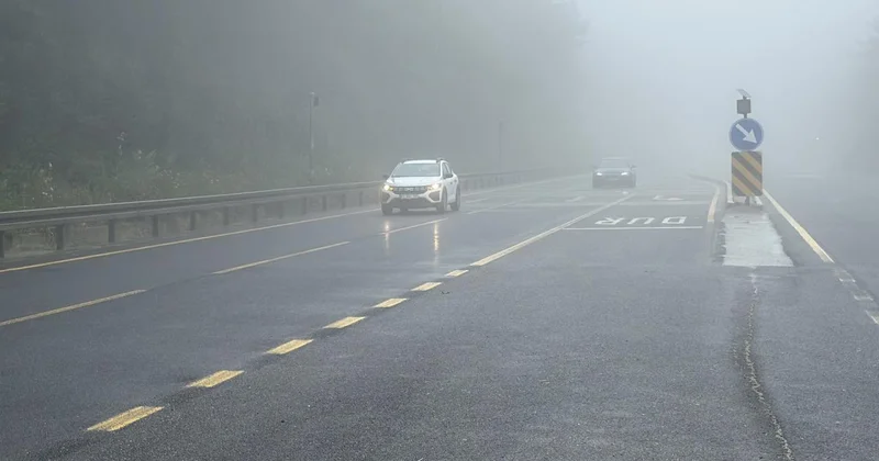 Bolu Dağı nda sağanak ve sis görüş mesafesini düşürdü