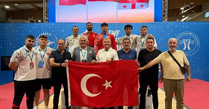 Milli sporculardan halterde tarihi başarı Spor Haberleri