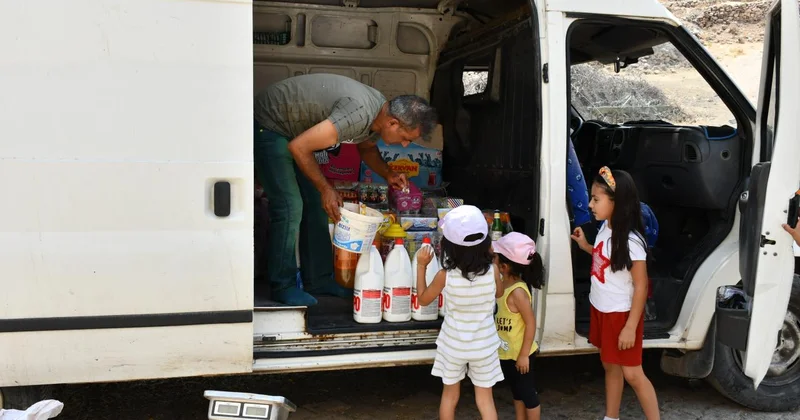Minibüsüyle köyleri gezen seyyar esnaf 16 yıldır takas usulüyle satış yapıyor