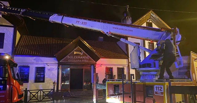 Gümüşhane de 3 katlı otelde korkutan yangın: Yangın alarmı çalışınca bina boşaltıldı Gümüşhane Haberleri