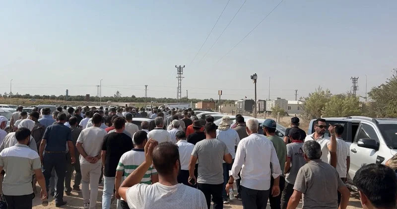 Suyu kesilen çiftçilerden eylem: Borularla yolu kapattılar