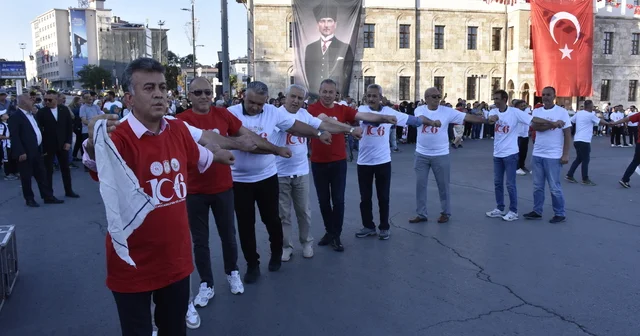 Sivas ta 1058 kişilik meydan halayı Sivas Haberleri