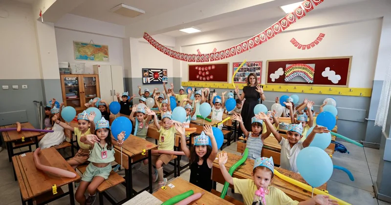 Okullarda illk zil uyum için çaldı