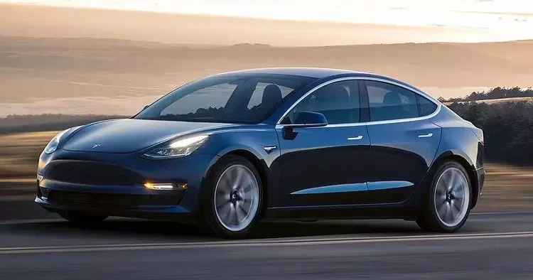 Tesla Çin de model 3 fiyatını indirdi