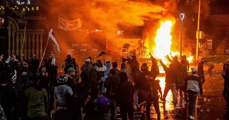 Halk ayaklanınca milletvekili ödeneklerini iptal ettiler Sözcü Gazetesi