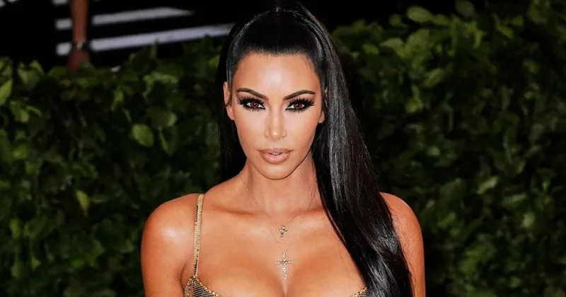 Kim Kardashian ın gizemli kıyafeti gündem oldu! Sözcü Gazetesi