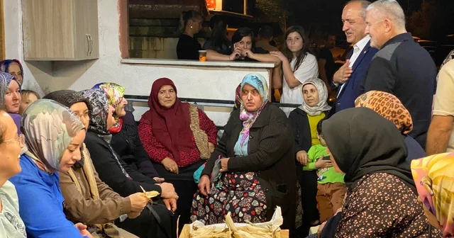 Bartın da 2 asırlık gelenek; 3 saat boyunca topluca mısır soydular Bartın Haberleri