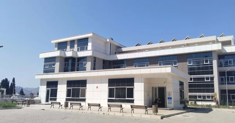 İzmir de bir kişi, tartıştığı yeğenini sırtından vurarak öldürdü
