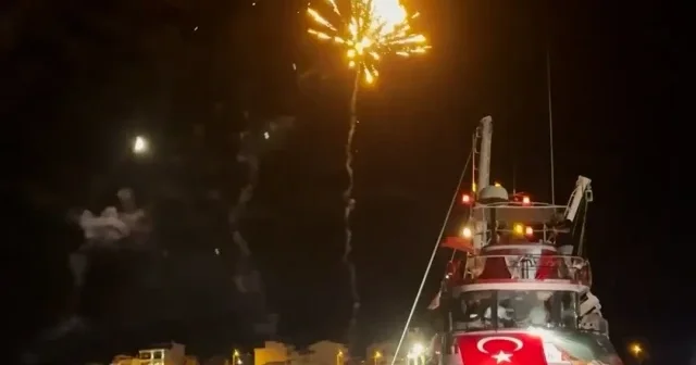 Tekirdağlı balıkçılar havai fişeklerle sezonu açtı VİDEO İZLE