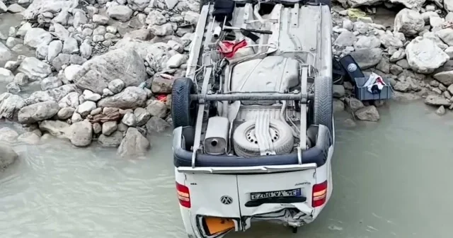 Düzce de şelaleden dönen araç dereye uçtu VİDEO İZLE