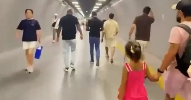 İBB yıllardır yenileyemediği ‘yürümeyen’ bantları kaldırdı VİDEO İZLE