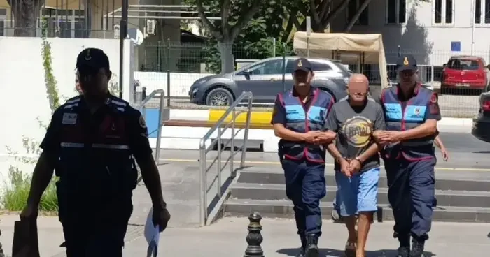 Antalya’da alacak verecek cinayetinin zanlısı adliyeye sevk edildi
