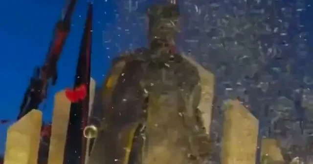 Yine CHP yine heykel hizmeti: Atatürk heykeli çoşkulu törenle açıldı VİDEO İZLE