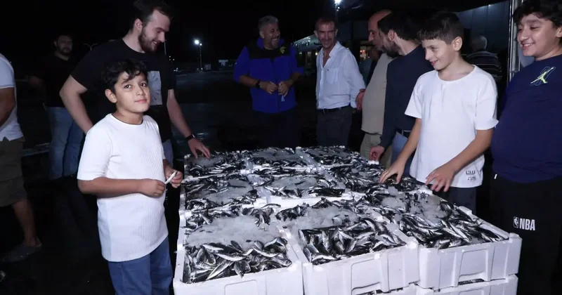 Balıkçılar sezonun ilk avından döndü