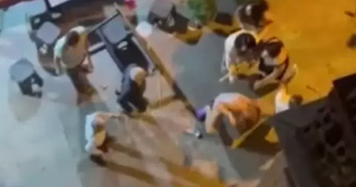 Taksim’de bir kişiye saldıran translar yakalandı