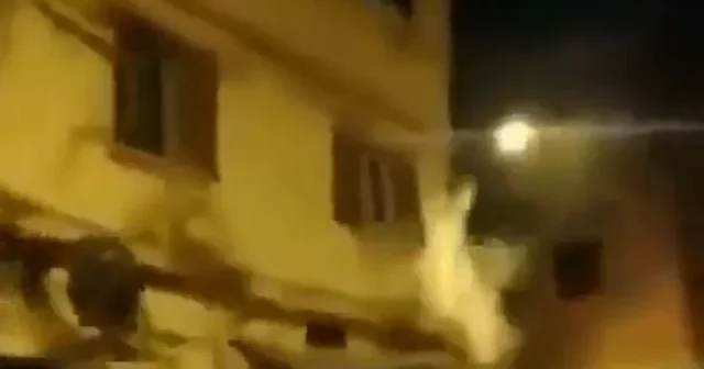 AFGANİSTAN DEPREM HABERLERİ: Afganistan’da şiddetli deprem: Koca bina saniyeler içerisinde böyle yerle bir oldu VİDEO İZLE