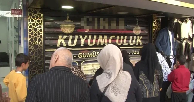 Kuyumcudan büyük vurgun: Altınları alıp kaçtı Dükkanı yağmalamak isteyen mağdurlara imitasyon şoku