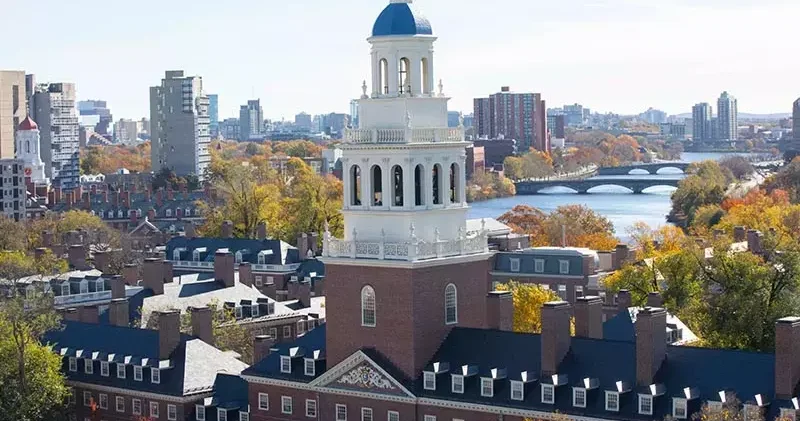 ABD yönetimi, Harvard fonlarını durduruyor