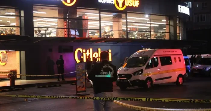 Yan bakma cinayeti davasında adliye karıştı