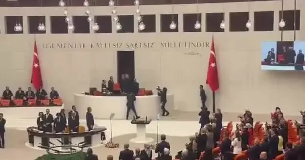 Türk milletinin iradesine saldırı TBMM de CHP den çirkin hareket