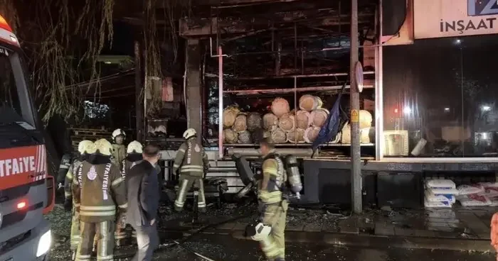 Ümraniye’de nalbur dükkanında çıkan yangın korkuttu