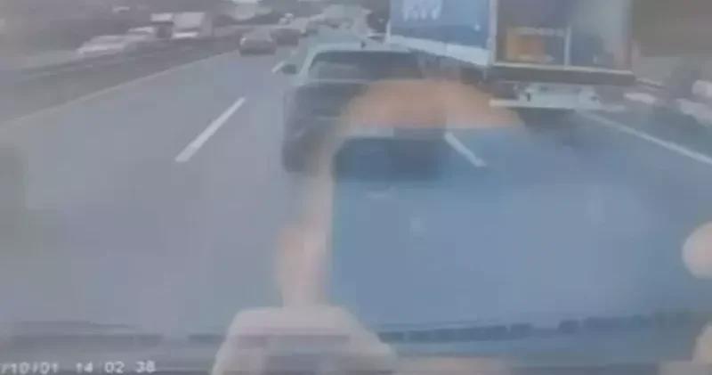 Başakşehir TEM Otoyolu nda zincirleme kaza