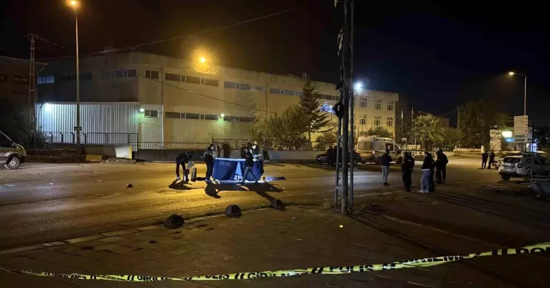 Arnavutköy de esrarengiz cinayet! Polis yeleği giymiş şahsın kafasına sıkıp kaçtılar