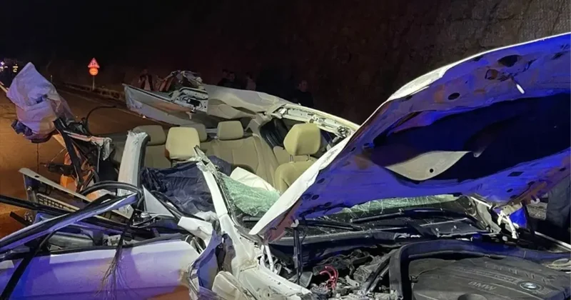 Hurdaya dönen otomobilde yaşlı çifti ölüm ayırdı
