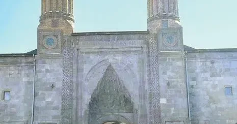 YAVUZ DONAT Doğu’nun sınır taşı