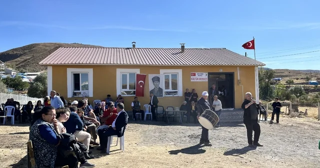 Eski okul binasını el birliği ile restore edip, sosyal alana dönüştürdüler Sivas Haberleri