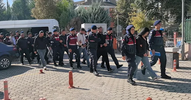1 kişinin öldüğü silahlı kavganın şüphelileri adliyeye sevk edildi Bursa Haberleri