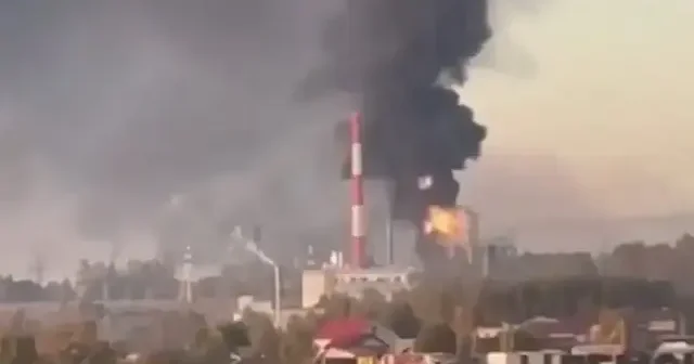 Rusya nın Yaroslavl daki dev petrol rafinerinde yangın: Olay kasten olarak nitelendiriliyor VİDEO İZLE