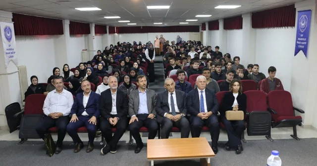 Talim Terbiye Kurulu Üyesi Öztürk, lise öğrencileriyle bir araya geldi Trabzon Haberleri