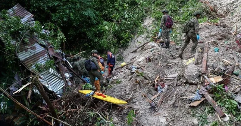 Önce deprem ardından yanardağ patlaması