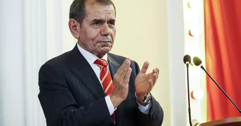 Dursun Özbek, tarihi zaferin ardından soyunmada odasında müjdeyi verdi