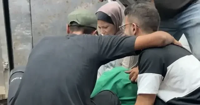 İşgalcilerin Deyr Belah a saldırısında çok sayıda Filistinli hayatını kaybetti VİDEO İZLE