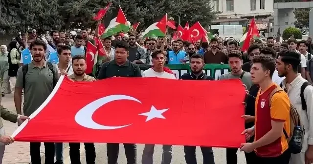 Kilis te üniversite öğrencileri ve akademisyenlerden Filistin e destek yürüyüşü VİDEO İZLE