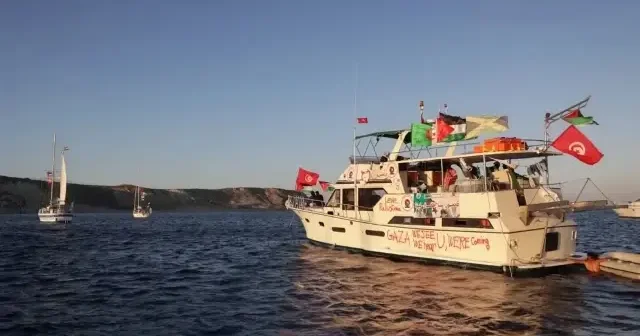 Filo tehlikeli bölgeye 10 mil uzaklıkta: Sumud Filosu na İsrail gemisi yaklaşıyor Gündem Haberleri