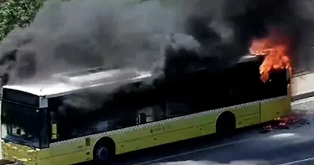 Sarıyer de yangın çıkan İETT otobüsü kullanılamaz hale geldi VİDEO İZLE