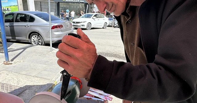 Ardahan da bıçak ustaları, seyyar tezgahlarda Kurban Bayramı mesaisine başladı Ardahan Haberleri