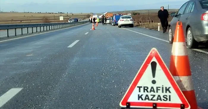 TIR’ın çarptığı minibüsteki 4 kişi yaralandı